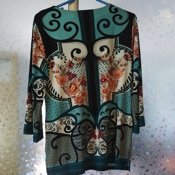 Floral Patterned Tunic Top - Picture 7 of 8